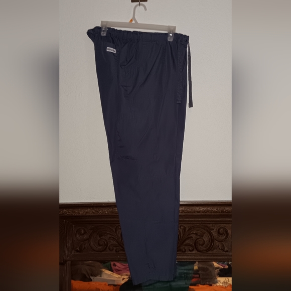 UA scrubs pants 👖, women's sz Medium/Large. 2 for $20 - Picture 4 of 8